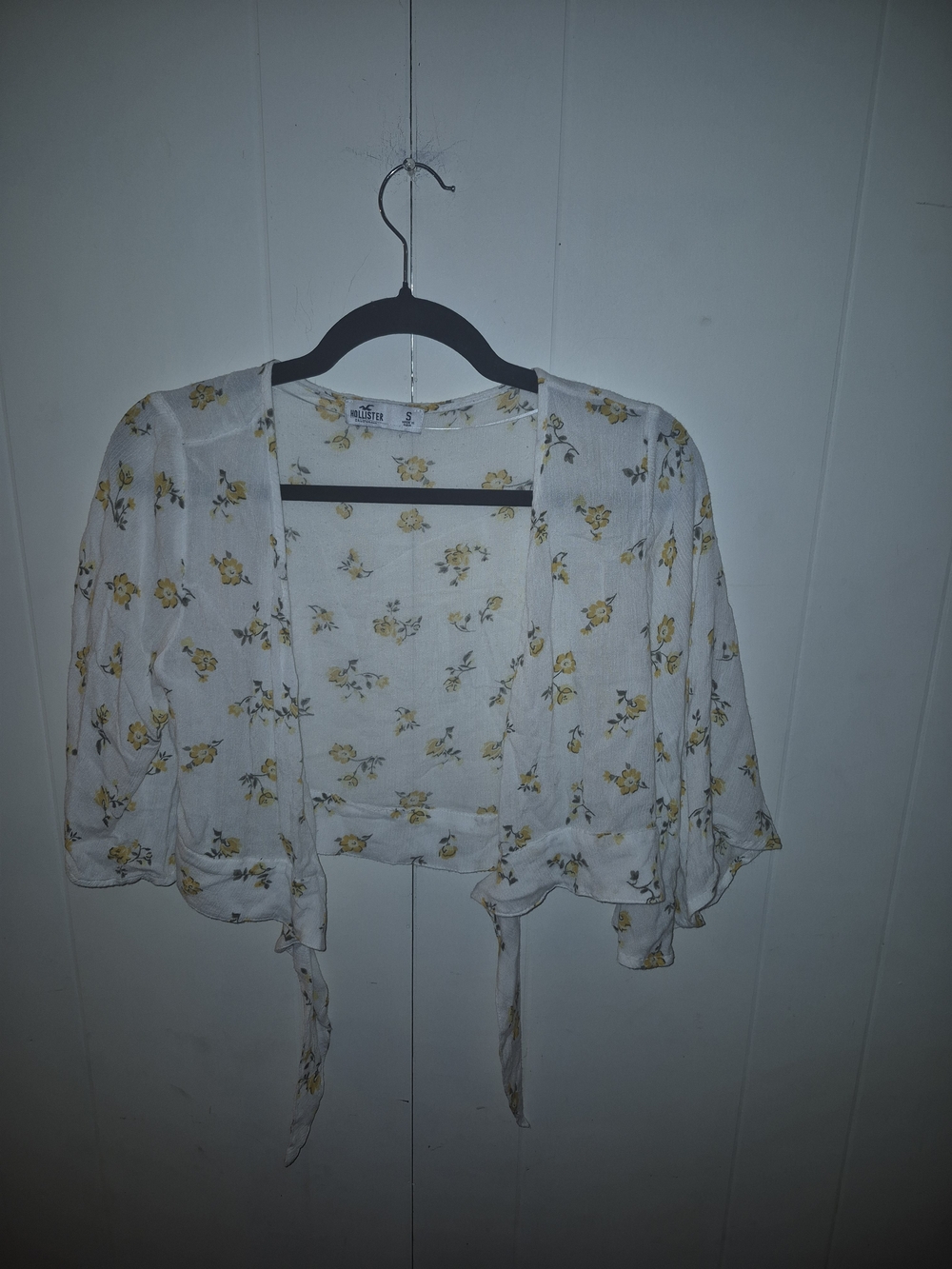 Hollister White Floral Tie-Front Cropped Top